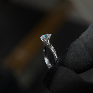 Bague de fiançailles pour femme en or 14 carats avec diamant de laboratoire de 1,50 carat, certifiée IGI - Product Image 6