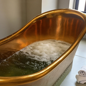 Baignoire en cuivre patiné vert rustique, finition oxydée faite à la main, baignoire autoportante pour hôtel, complexe hôtelier, spa, villa - Product Image 6