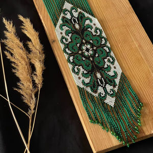 Collier long bleu tendance pour femme, collier perlé Gerdan, perles ukrainiennes, motif géométrique, idéal pour mariage et soirée - Product Image 1