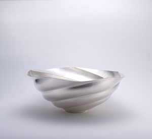 Bol décoratif rond en métal élégant, en forme de coquille d'huître, argenté, pour centre de table, décoration intérieure, décoration de bureau - Product Image 1