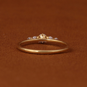 Anillo de Compromiso con 5 Diamantes Redondos Cultivados en Laboratorio, Oro Sólido de 14K, Banda de Diamantes Graduados, Anillo Minimalista - Product Image 5