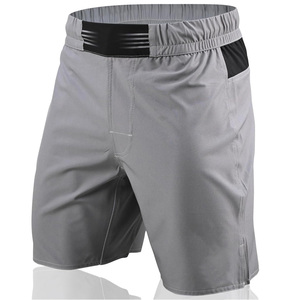 Shorts de boxe en satin légers, personnalisables avec logo d'équipe, shorts de combat, vêtements de sport anti-humidité pour le jour du match - Product Image 1