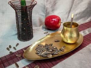 Bandeja de Servir Ovalada de Latón Antiguo Hecha a Mano, Plato Decorativo Minimalista de Metal, Centro de Mesa Premium para Mesa de Café - Product Image 2