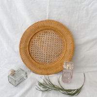 Assiette de Présentation Artisanale en Rotin, Vaisselle en Osier Faite à la Main pour Dîners Raffinés et Décoration d'Événements de Prestige, Mariages, Hôtels, Restaurants