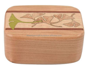 Caja de Joyería Artesanal Ecológica de Madera de Cerezo Americano con Elegante Diseño de Hoja de Ginkgo, Acabado Pulido, Forma Natural, Incluye Elegante - Product Image 1