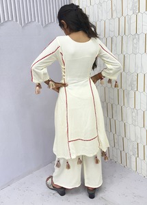 ชุดเสื้อผ้าเด็กผู้หญิงแบบดั้งเดิม ผ้าฝ้ายแท้เนื้อนุ่ม ชุดสาหรี่กะมีซ งานปักกระจกสำหรับงานแต่งงาน ปักดิ้นหลายเส้น ความยาวเต็มตัว - Product Image 2