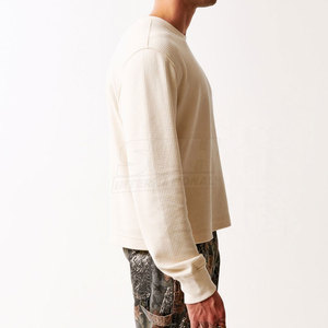 Chemise à manches longues en coton 100% avec logo personnalisé - Tissu gaufré pour homme - Décontractée, respirante, écologique, durable, col rond - Product Image 3