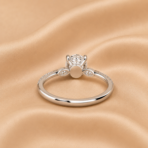 Anillo de Moissanita con Acento Floral de 1 CTW en Oro Blanco, Regalo de Aniversario - Product Image 3