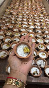 เทียน Diwali Diya ตกแต่งด้วยดินเผาขี้ผึ้งถั่วเหลืองหอมปรับแต่งได้บรรจุภัณฑ์เรืองแสงสดใสสำหรับวันเกิด - Product Image 2