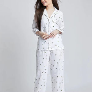 Conjunto de Pijamas de Lujo para Parejas, Transpirables, de Seda/Algodón, Manga Corta, para Hombre y Mujer, Satén Liso, con Logotipo Frontal - Product Image 4