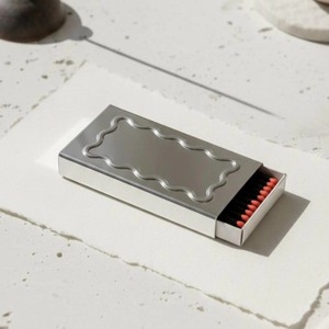 Boîte d'allumettes moderne en cuivre avec logo en relief, allumettes de sécurité durables pour usage domestique - Product Image 3