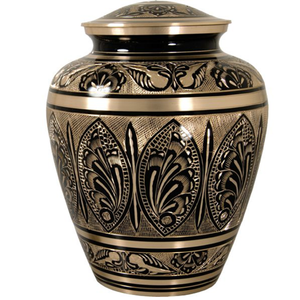 โกศทองเหลืองขัดเงาลายไม้คลาสสิกที่มีการแกะสลักใบสีเงินที่ซับซ้อนบนแถบมีจำหน่ายในราคาขายส่ง - Product Image 3