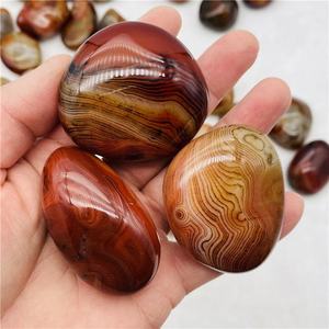 Venta al por mayor de piedras de ágata sardónica natural pulida de alta calidad, piedras de cristal de ágata roja con bandas para joyería femenina. - Product Image 2