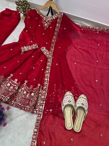 Ensemble haut Fendy brodé rouge de créateur indien avec pantalon palazzo et dupatta pour femme, tenue de mariage traditionnelle et tendance. - Product Image 4