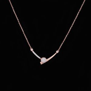 Collar con Colgante de Luna con Triple Halo de Diamantes en Oro Rosa de 14K, Joyería Fina y Delicada para Mujer, Regalo de Aniversario o Boda - Product Image 2