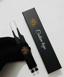 Pince à épiler professionnelle noire à 45 degrés pour extensions de cils, en fibre antidérapante, en acier inoxydable, pour volume de cils, avec logo personnalisé - Product Image 4