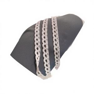 Belle dentelle de croisière idéale pour les bordures de sari, les ourlets de dupatta et la décoration de robes. - Product Image 1