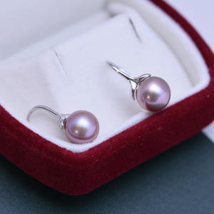 Boucles d'oreilles pour femmes en argent S925, perle d'eau douce de 9-10 mm, violet clair intense avec des défauts discrets, design minimaliste, clous d'oreilles - Product Image 3