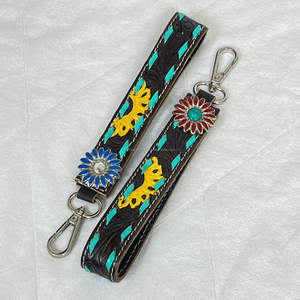 Porte-clés bracelet artisanal en cuir de vache véritable style western avec concho tournesol et incrustation turquoise pour femme, vente en gros unisexe - Product Image 4