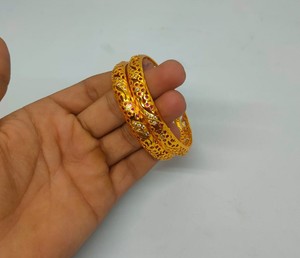 Ensemble de Bracelets Plaqué Or à Motifs Floraux et Pierres Rouges, Bijoux Traditionnels Indiens de Mariage pour Femmes et Filles, Idéal pour les Fêtes - Product Image 3
