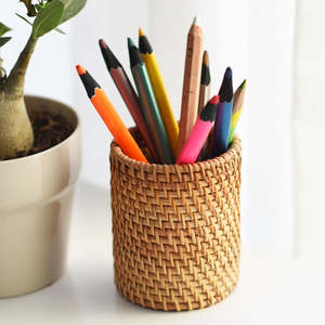 Porte-stylos en rotin naturel, pots de rangement pour papeterie, étuis à crayons tissés écologiques, fabrication artisanale - Product Image 1