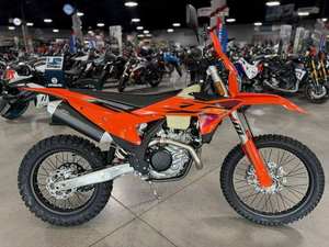 Auténtica Motocicleta Todoterreno 2026 EXC-F con Motor sin Escobillas, Doble Propósito, Más de 250cc, Color Naranja, para Exhibición en Sala de Exposiciones - Product Image 5