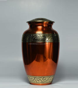 Urna Funeraria Grande de Latón Estilo Americano Personalizada al por Mayor para Cenizas Humanas con Grabado de Corazón y Acabado Dorado - Product Image 2