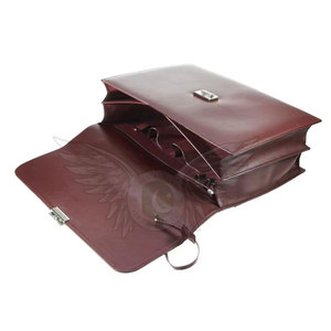 Sac pour ordinateur portable en cuir véritable de qualité supérieure avec compartiments fonctionnels pour un transport organisé, design durable et rangement équilibré - Product Image 2