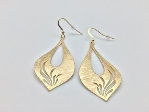 Pendientes de Metal Premium para Mujer con Diseño Contemporáneo, Ideales para Joyerías y Colecciones de Moda - Product Image 2
