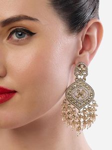 Joyería étnica india de zirconio Kundan Tikka con perlas, chapado en oro de alta calidad, hecha a mano para bodas y fiestas. - Product Image 4