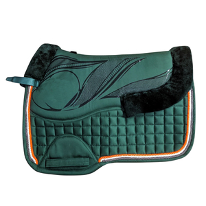 Tapis de selle de luxe vert forêt en silicone imprimé, doublé polaire, pour chevaux à poitrage haut, anatomique, pour dressage équestre, vente en gros OEM - Product Image 1