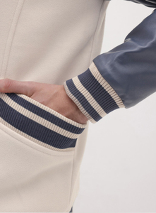Chaqueta Bomber Unisex Estilo Universitario con Cuello Alto, Resistente al Viento y Transpirable, de Lana/Poliéster para Ropa Urbana Universitaria, Fabricada por Power Punch - Product Image 6