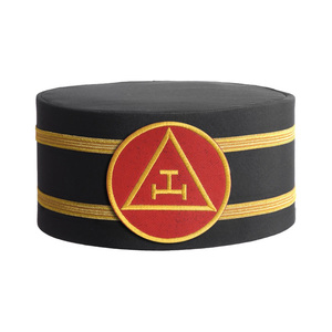 Corona con Adorno Dorado y Triángulo Rojo Bordado, Gorro Ceremonial Premium para Capítulo Real, Color Negro - Product Image 1