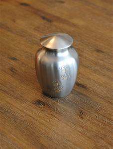 Wholesale Modern Silver Cute Paws Pet Cremation <b>Urn</b> Brass Dog <b>Cat</b> Ashes Factory Direct Bulk Supplier Exporter Manufacturer - Product Image 3