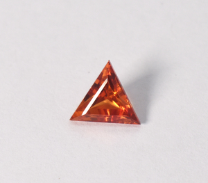 Pierre précieuse en saphir orange Fanta de laboratoire, taille trillion, 10 mm, corindon véritable, pierre pyramidale créée en laboratoire - Product Image 5