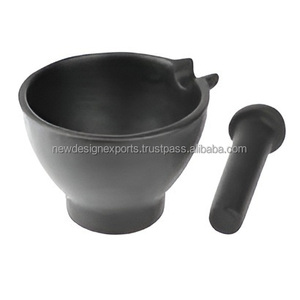 Mortier et pilon en fonte authentique pour des pâtes et des épices au curry authentiques - Product Image 1
