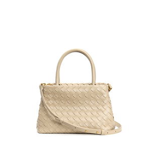 Sac fourre-tout classique pour femme en cuir tressé noir avec anse supérieure et bandoulière amovible, motif losanges et fermeture à rabat - Product Image 2