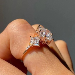 Anillo Trilogía Vintage de Moissanita con Corte Princesa de 3.45 TC, Estilo Art Deco Pasado-Presente-Futuro, Oro Rosa Sólido de 14k, Anillo de Tres Piedras, Hecho a Mano - Product Image 6