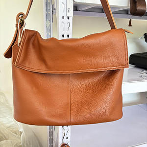 Sac bandoulière femme en cuir de vachette personnalisé, style créateur tendance 2025, achat en ligne - Product Image 1