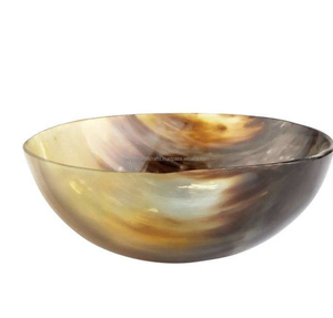 Tazón de Cuerno de Búfalo de Diseño Único, Hecho a Mano, Plato para Servir Natural, Vajilla Rústica para Mesa, Disponible para la Venta - Product Image 5