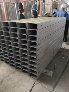 รางเคเบิลลูกฟูกแบบประหยัด: รางสายไฟแบบขึ้นรูปเสริมแรงชุบสังกะสีสำหรับกระแสไฟอ่อน - Product Image 3