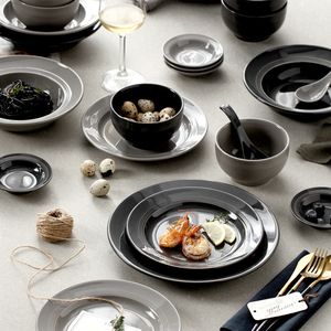 Service de table élégant en porcelaine noire avec bordure argentée, assiettes de service haut de gamme, bols décoratifs, tasses à thé élégantes - Product Image 6