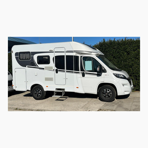 Autocaravana moderna con interior elegante y cómodas condiciones para dormir - Product Image 5