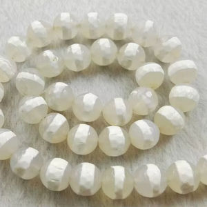 ลูกปัดหินอาเกตทิเบต Dzi สีขาวลายเส้นเหลี่ยมเพชรพลอย หินธรรมชาติสำหรับทำเครื่องประดับ - Product Image 1