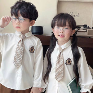 ชุดเสื้อผ้าเด็กเล็กคุณภาพสูง ชุดนักเรียนชายหญิง เสื้อปักโลโก้ 3 ชิ้น ชุดเสื้อผ้าเด็กเล็ก - Product Image 1