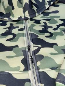 เสื้อฮู้ดลายพรางโลโก้แบบกำหนดเอง เสื้อฮู้ดสตรีทแวร์ลายพราง เสื้อฮู้ดซิปผู้ชายไซส์ใหญ่ - Product Image 4