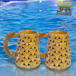 Chope à bière en bois de style vintage, design sculpté artisanal, grande poignée, chope rustique pour bar et décoration intérieure - Product Image 1