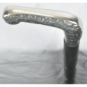 Bâton de marche en bois noir avec poignée métallique, gravure personnalisée, idéal pour adultes, personnes handicapées/hôpitaux - Fournisseur grossiste - Product Image 2