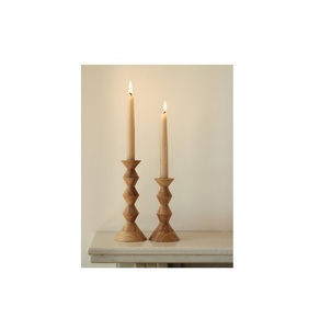 Porte-bougie en bois ancien, magnifique artisanat traditionnel, ajoutant une touche d'authenticité aux arrangements et présentoirs décoratifs - Product Image 1