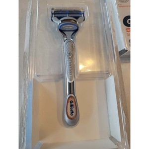 Sistema de Afeitado Gillette Skinguard Sensitive Flexball para Hombres con Irritación Cutánea, 1 Mango, 1 Cuchilla de Repuesto - Product Image 1
